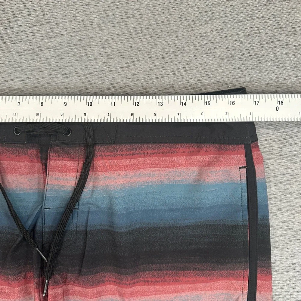 TravisMathew Board Shorts Mens 32 Ombre Stripe Red Blue Black 4-Way Stretch Swim